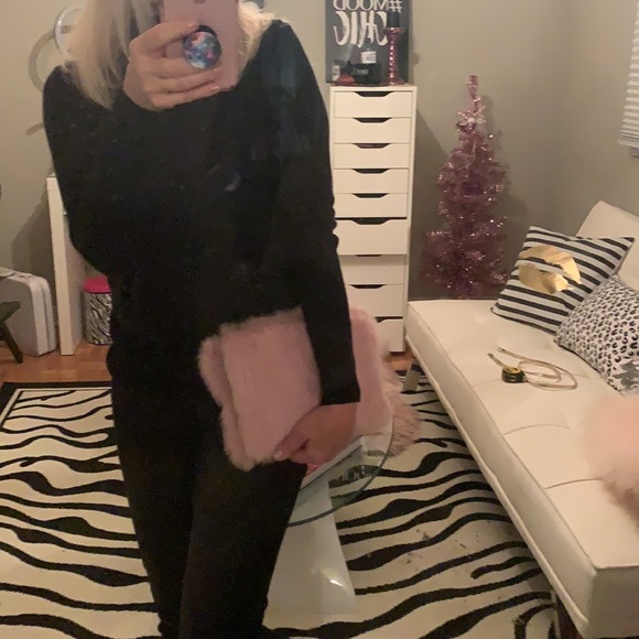 Cutest pink furry crossbody bag/clutch - Picture 11 of 11